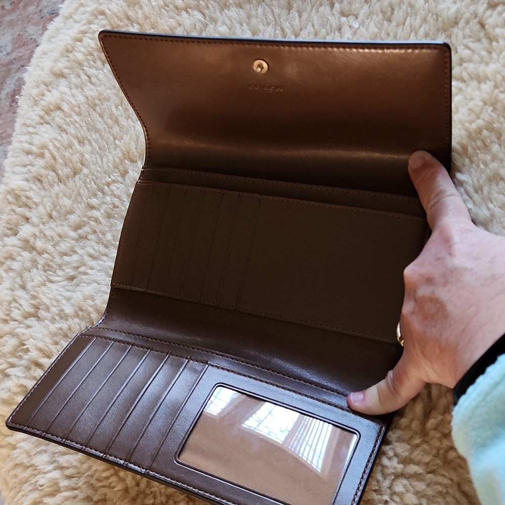 NWOT Coach Signature Tri-fold Long Leather Wallet π©Άπ€π - Picture 6 of 15